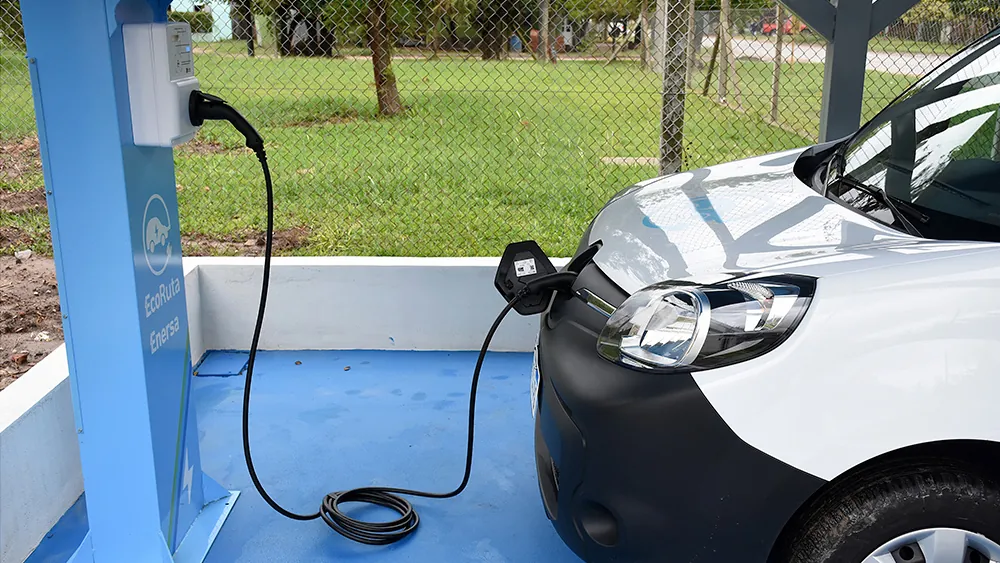 Un hotel de Paraná incorpora un cargador para autos eléctricos – Paraná