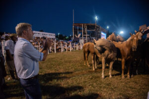 Frigerio estuvo presente en el Festival Nacional de Jineteada y Folclore de Diamante