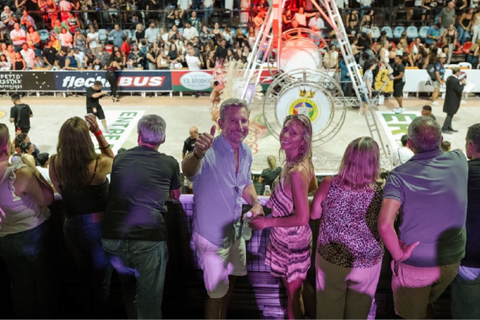 Frigerio disfrutó de los corsos de Gualeguay en la segunda noche de presentación